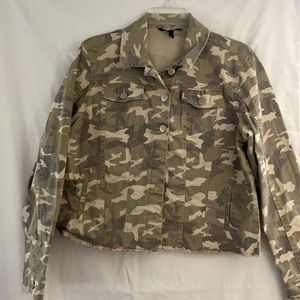 Green multicolored camo crop jacket